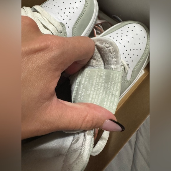 Nike Jordan 1 - Picture 8 of 14